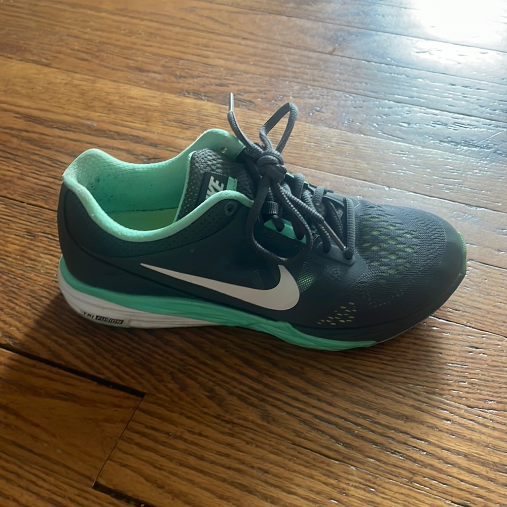 Nike tri fusion shoes for woman